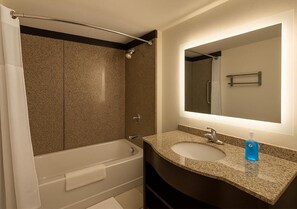 Standard Double Room | Bathroom | Bathtub, towels, soap, shampoo - Valley Inn  (Phoenix)