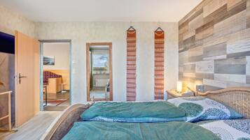 3 bedrooms, iron/ironing board, WiFi, bed sheets