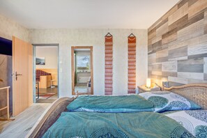 3 chambres, fer et planche à repasser, Wi-Fi, draps fournis