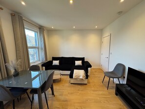 Living area - Croydon Stylish Guest House (Croydon)