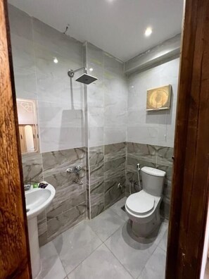 Bathtub, towels, soap, shampoo - La Casa Hotel (Cairo)