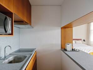 電子レンジ、調理器具と食器