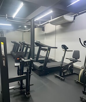 Fitness facility - All hugs. Airbnb in Copan @yanainteriores (São Paulo)