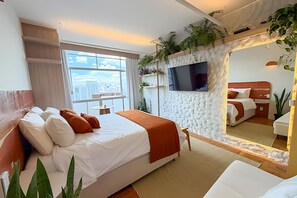 Iron/ironing board, bed sheets - All hugs. Airbnb in Copan @yanainteriores (São Paulo)