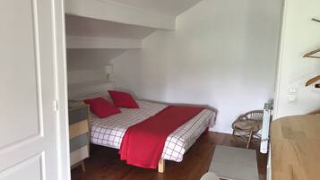 مكواة/لوح كي وواي فاي وملاءات أسرّة