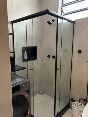 Hair dryer, towels, toilet paper - Modern renovated apartment, close to the beach, subway, shops, Wi-Fi, prime location. (Rio de Janeiro)