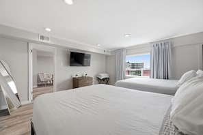 Executive Studio Suite, 1 Bedroom, Ocean View | Minibar, individually decorated, individually furnished - Pink Champagne Boutique Motel (Wildwood)