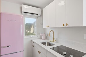 Minibar, individuell dekoriert, individuell eingerichtet
