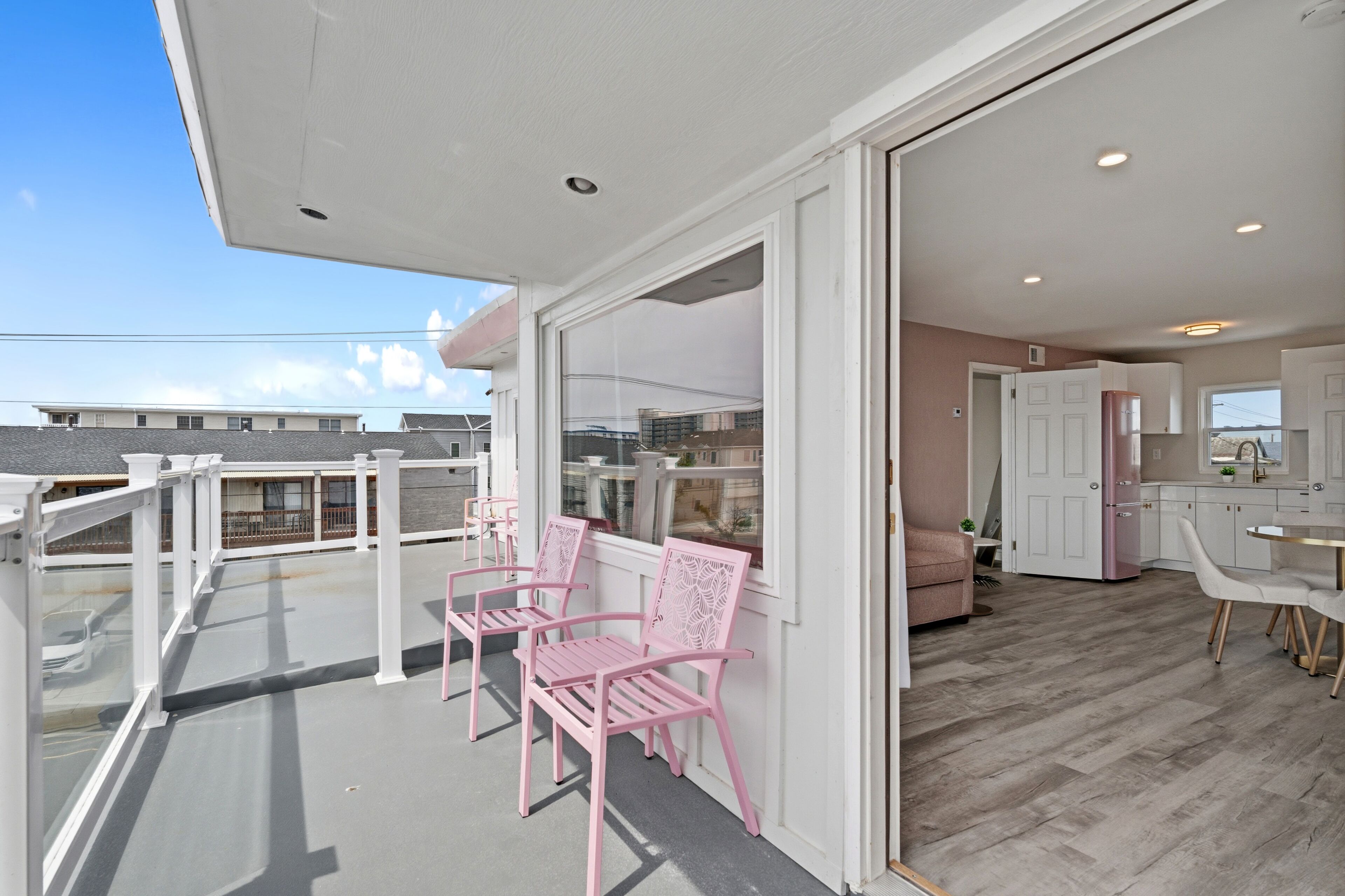 Executive Studio Suite, 1 Bedroom, Ocean View | Minibar, individually decorated, individually furnished