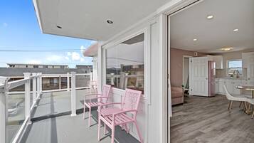Executive Studio Suite, 1 Bedroom, Ocean View | Minibar, individually decorated, individually furnished