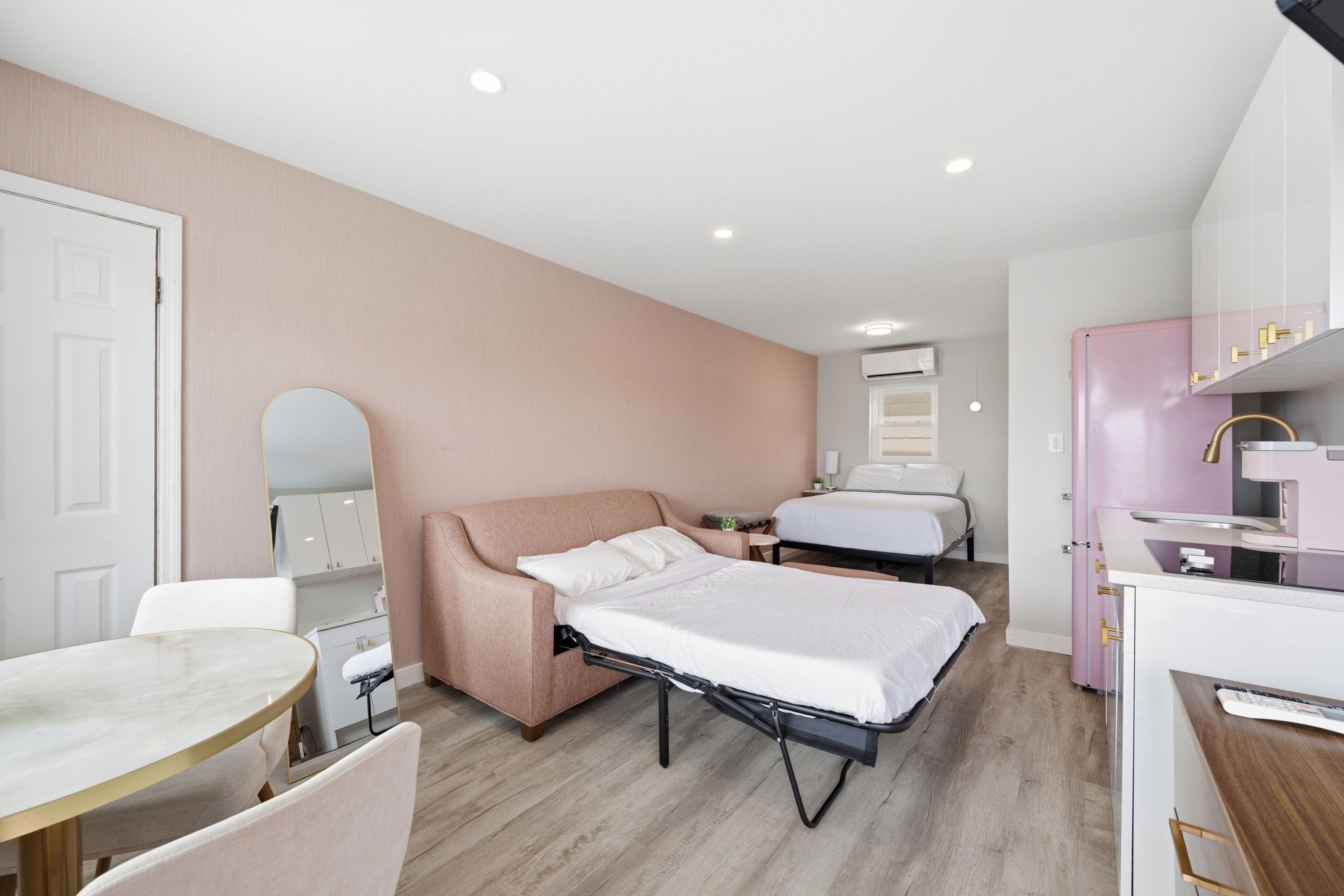 Deluxe Double Room, 1 Katil Kelamin (Double) dengan Katil Sofa | Bar mini, dihias secara berasingan 