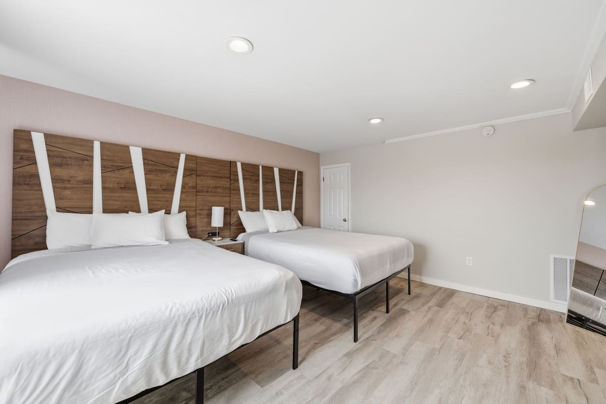 Suite estudio ejecutiva, 1 habitación, vistas al mar | Zona de estar | Televisión de pantalla plana de 50 pulgadas con canales digitales