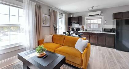 Modern 1 bed 1 bath unit Heart of College Hill