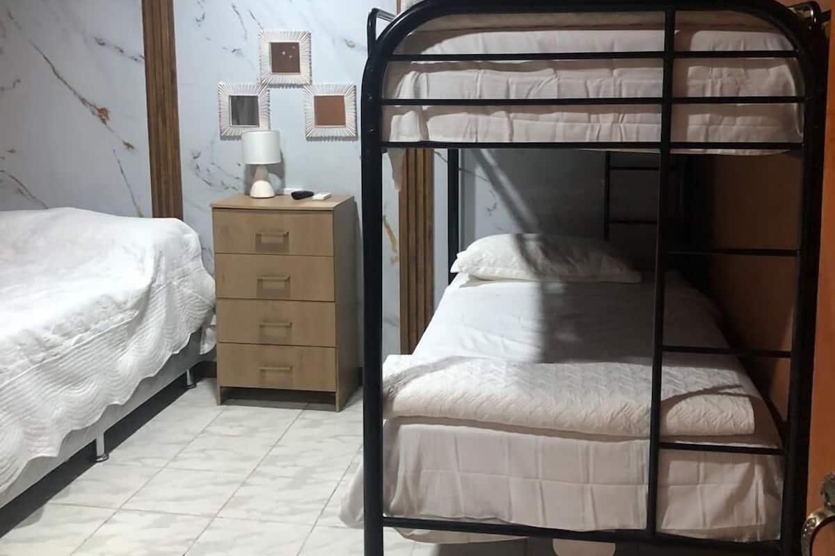 Familienzimmer, Mehrere Betten, Nichtraucher | Kostenloses WLAN