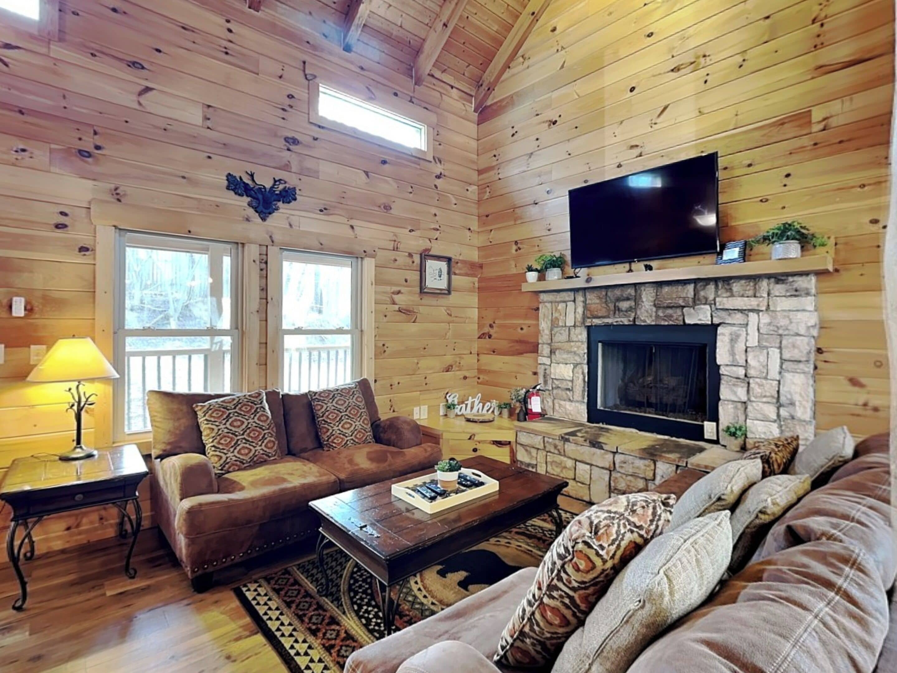 Studio (3 Bedrooms) | Living area | Fireplace