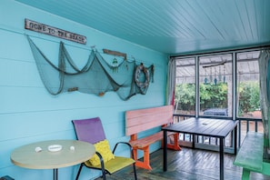 Dining - 3 bed/2bath home on quaint Tybee Island 2 blocks to the Beach, 1 Block to food! (Tybee Island)
