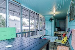 Outdoor dining - 3 bed/2bath home on quaint Tybee Island 2 blocks to the Beach, 1 Block to food! (Tybee Island)