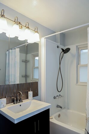 Shower, hair dryer, towels, soap - 3 bed/2bath home on quaint Tybee Island 2 blocks to the Beach, 1 Block to food! (Tybee Island)