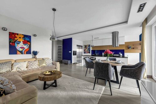 Prestige Three-Bedroom Apt - 110m2, Parking, Balcony - by Rentujemy