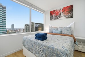 1 bedroom, iron/ironing board, WiFi, bed sheets - Luxury 1Bed1Bath + Stunning view Downtown Edmonton 5min to Rogers + free parking (Edmonton)