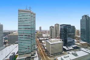 Exterior - Luxury 1Bed1Bath + Stunning view Downtown Edmonton 5min to Rogers + free parking (Edmonton)