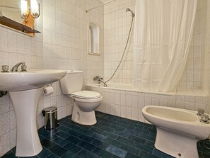 Bathroom - Three bedroom town house in Los Altos de Marbella (Marbella)