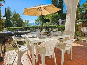 Outdoor dining - Three bedroom town house in Los Altos de Marbella (Marbella)
