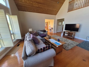 Smart TV, DVD player, books, music library - Family Farmhouse Retreat with Huge Heated Pool, Hot Tub, 9 Acres & Private Trail (Harrowsmith)