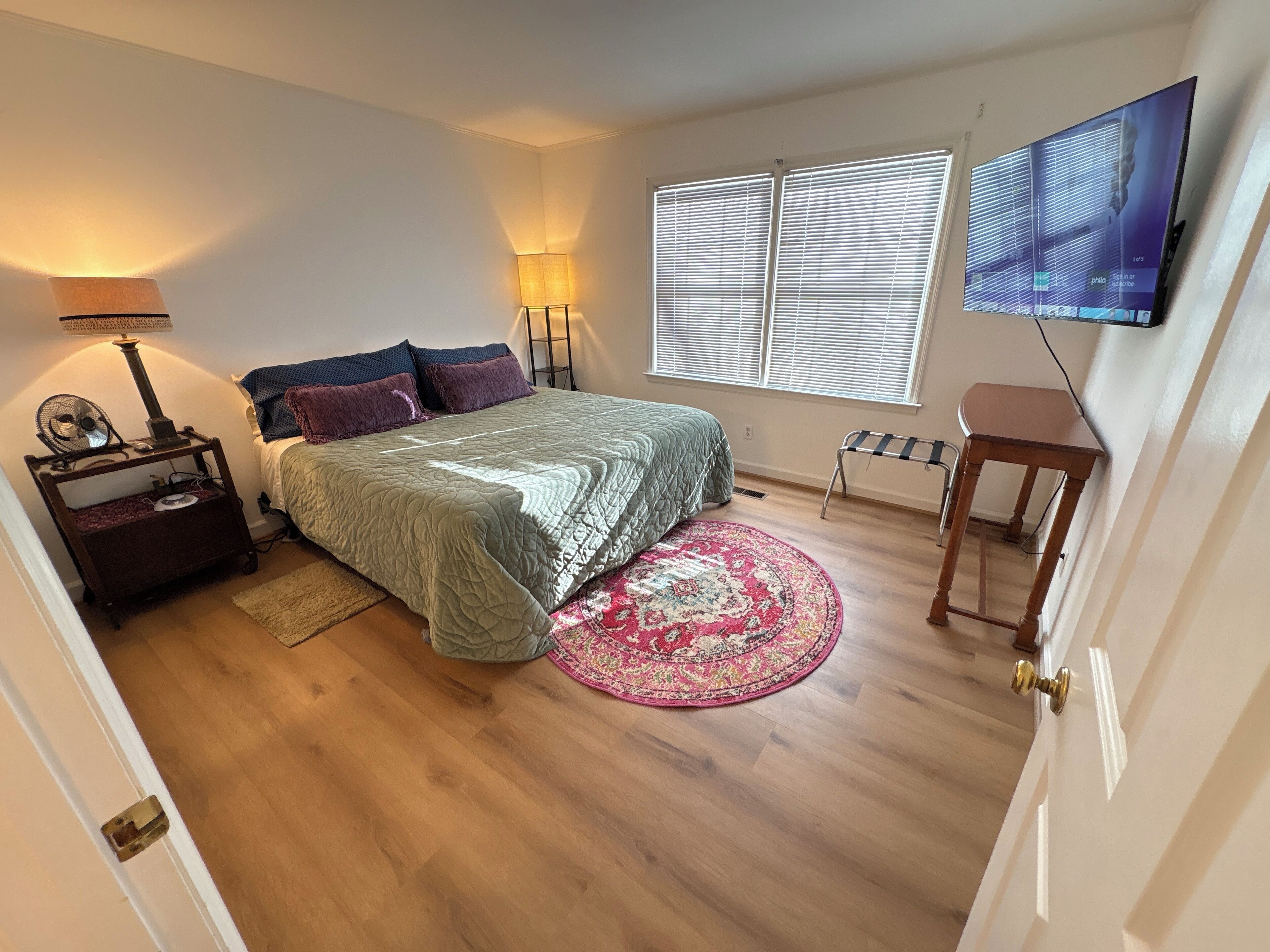 4 多间卧室、熨  斗/熨衣板、WiFi、床单