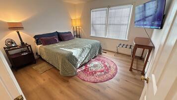 4 bedrooms, iron/ironing board, WiFi, bed sheets