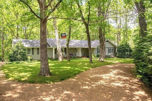   1 STORY 15ppl -ROCK CITY GARDENS