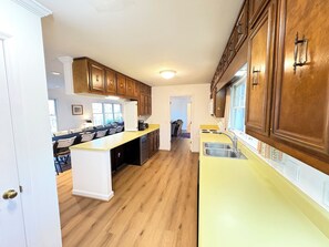 微波炉、烤箱、炉灶、洗碗机