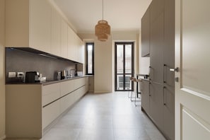 Apartment | Private kitchen | Microwave, stovetop, espresso maker, electric kettle - Brera Apartments in Palestro (Milan)
