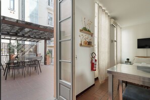 Appartement | Coin séjour | Télévision à écran plat de 30 pouces avec chaînes par satellite