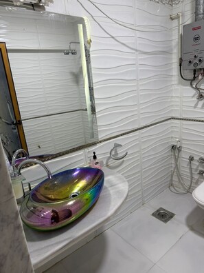 Shower - Spacious 3-bedroom apartment in amazing Alexandria Governorate with AC (Alexandria Governorate)