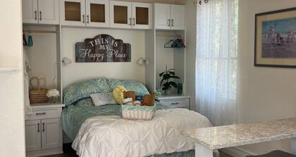 "Pine Haven" Casita, 1 BR, relax among the peaceful pines in rural Florida