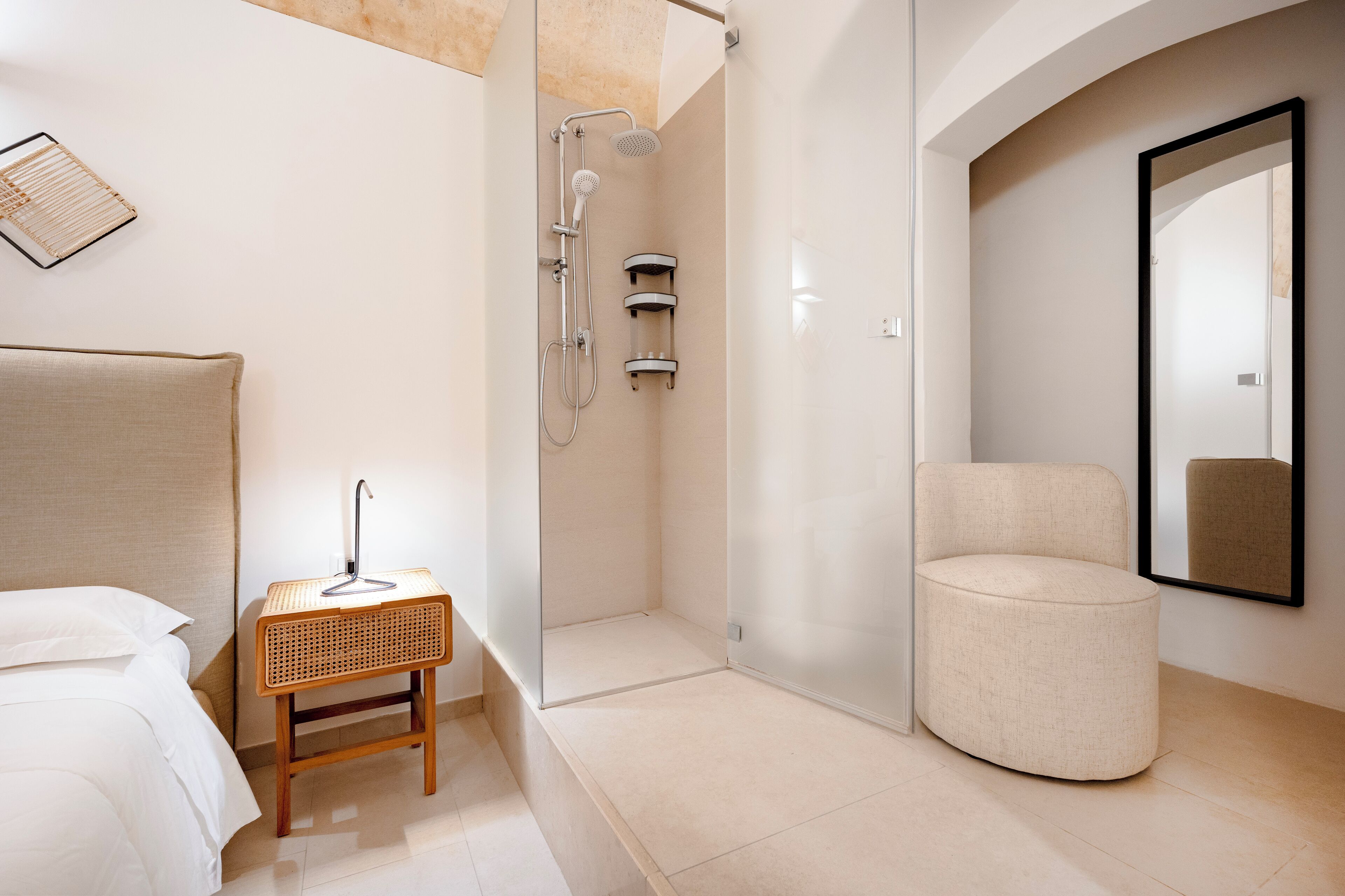 Standard Double Room | Bathroom | Hair dryer, towels, soap, shampoo
