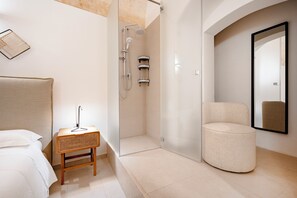 Standard Double Room | Bathroom | Hair dryer, towels, soap, shampoo - Stone Living - Sassi di Matera (Matera)