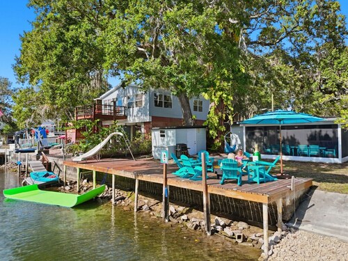 The Fancy Fin- Near Roger's Park and Main River, Waterslide, Kayaks, Gulf Access