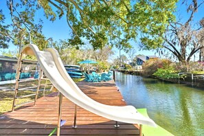 Property grounds - The Fancy Fin- Near Roger's Park and Main River, Waterslide, Kayaks, Gulf Access (Spring Hill)