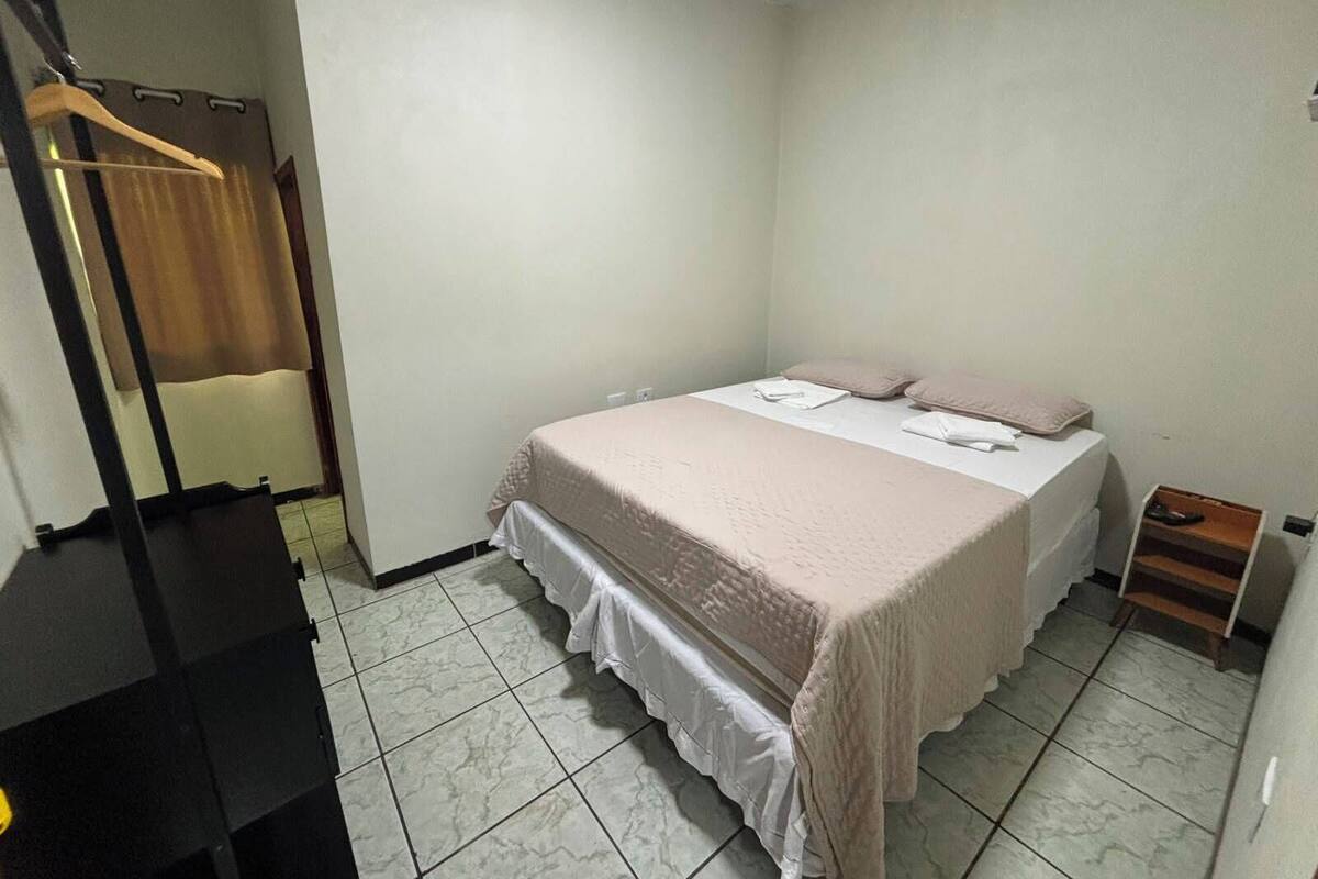Double Room | Desk, WiFi (free), bed sheets