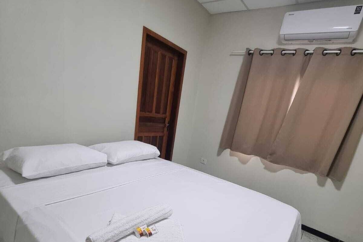 Double Room | Desk, WiFi (free), bed sheets