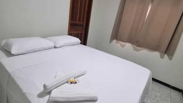 Quarto casal | Escrivaninha, Wi-Fi de cortesia