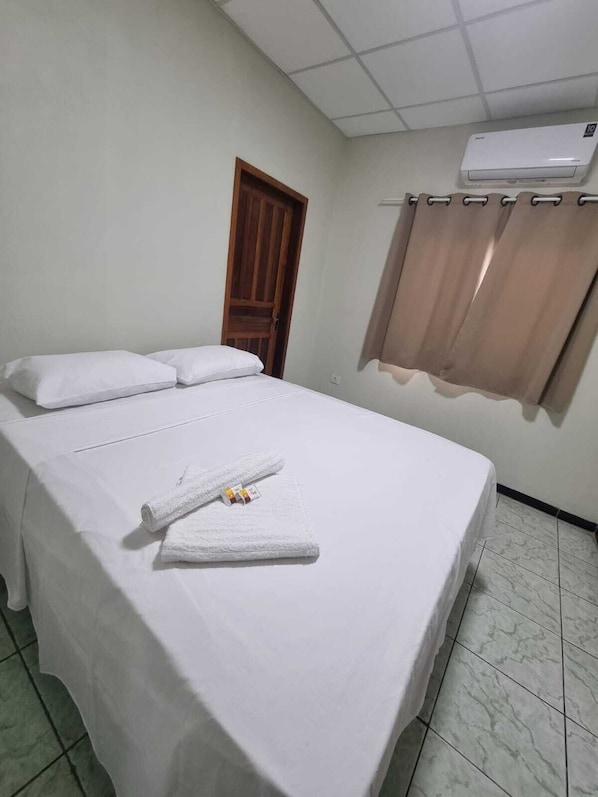 Habitación doble | Escritorio y wifi gratis