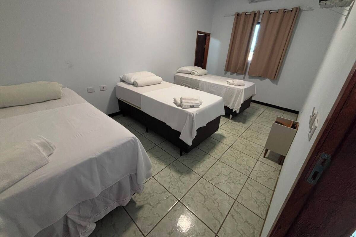 Triple Room | Desk, WiFi (free), bed sheets