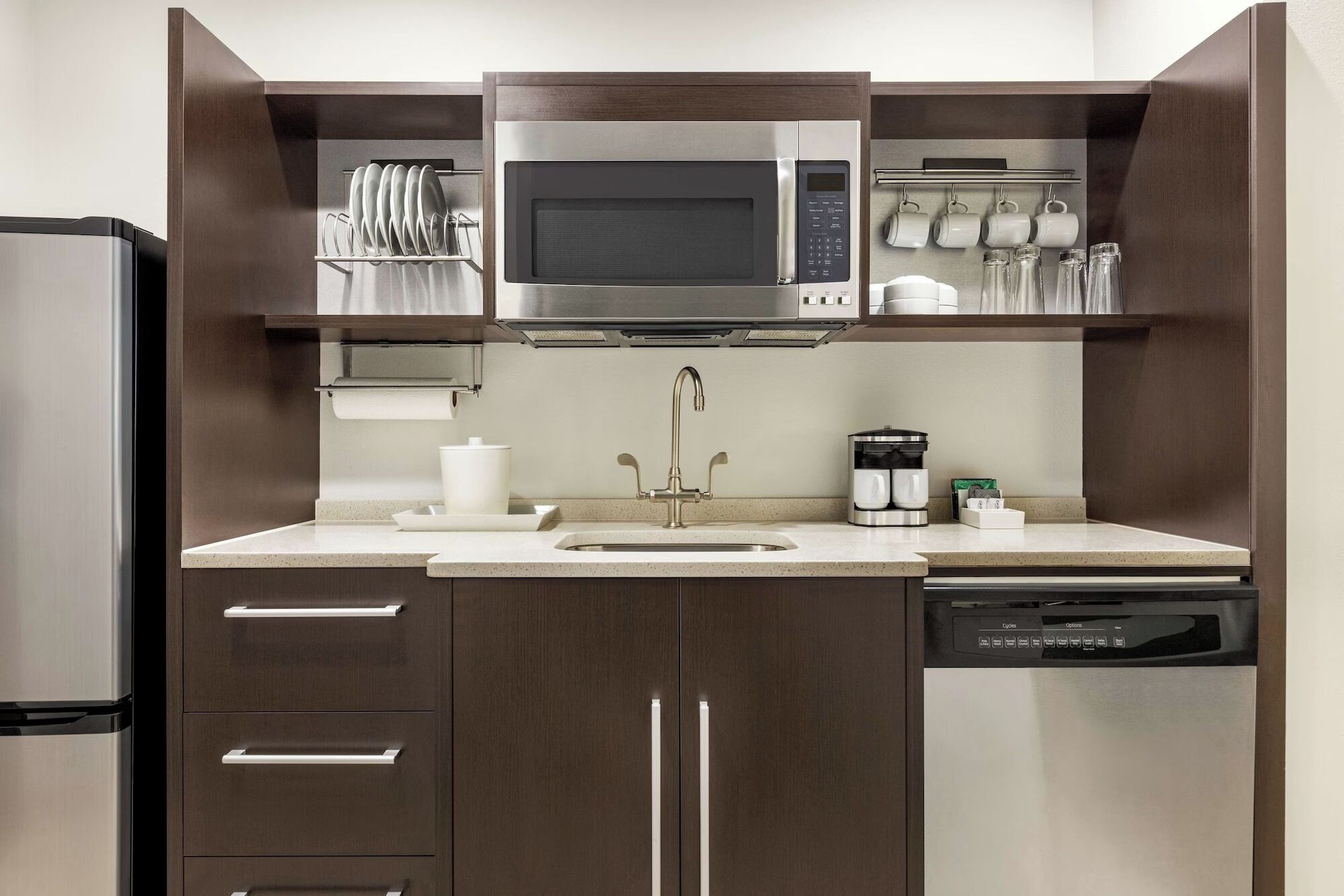 Sunlit Queen Studio Suite W/ Expansive City Views & A Clean, Contemporary Design - Norwood - Bronx NY