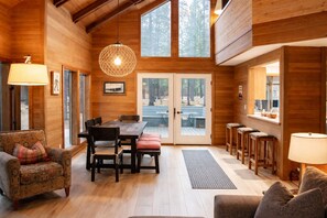 Interior - Black Butte Ranch Glaze Meadow 129 (Sisters)