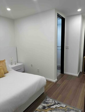 1 bedroom, iron/ironing board, WiFi, bed sheets - Peaceful 1-bedroom house with AC in charming Whittier (Whittier)