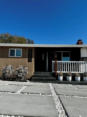 Exterior - Peaceful 1-bedroom house with AC in charming Whittier (Whittier)