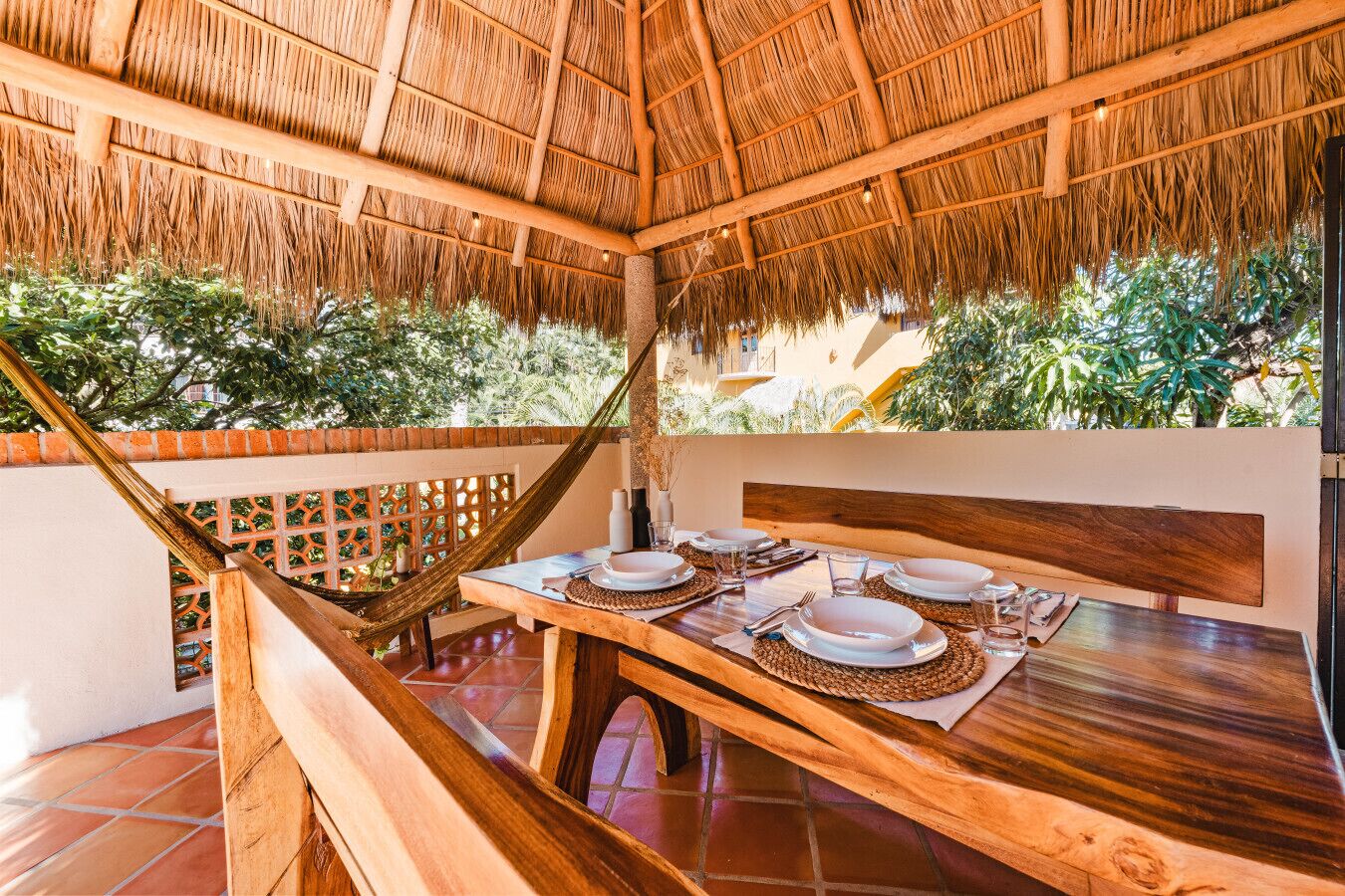 屋外ダイニングエリア